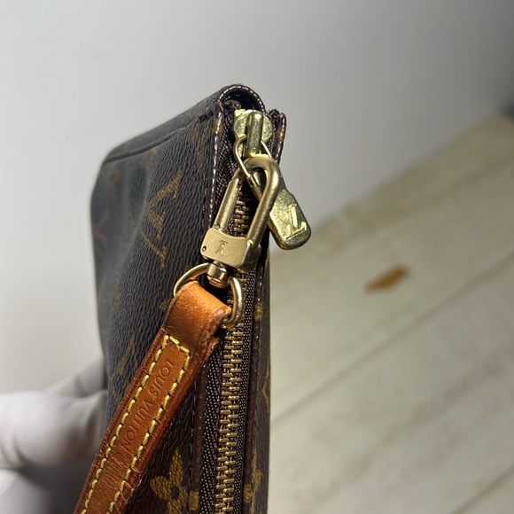 Louis Vuitton Pouch Bag Pochette Monogram - Picture 8 of 16